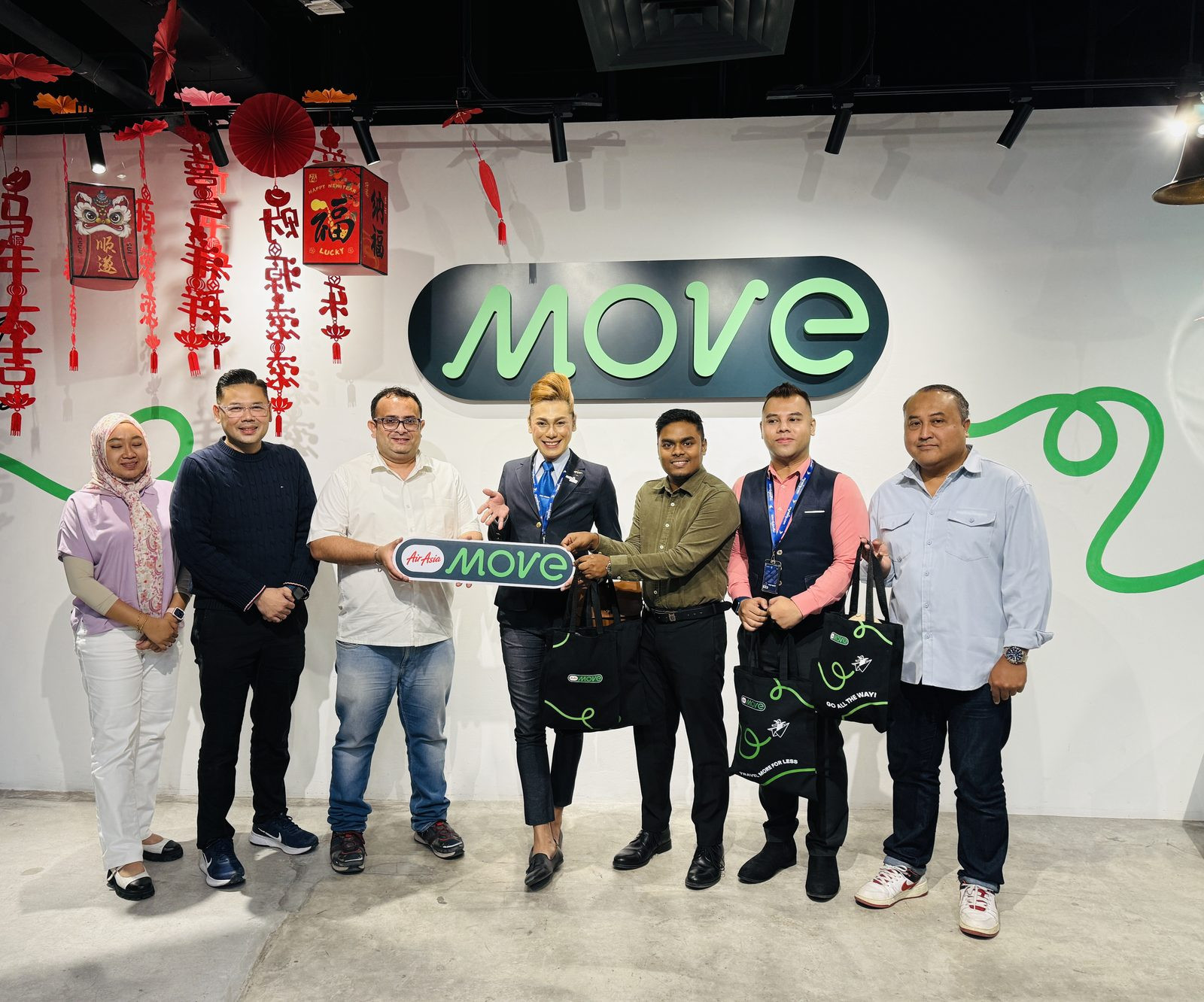 mynztrip team with the AirAsia MOVE team